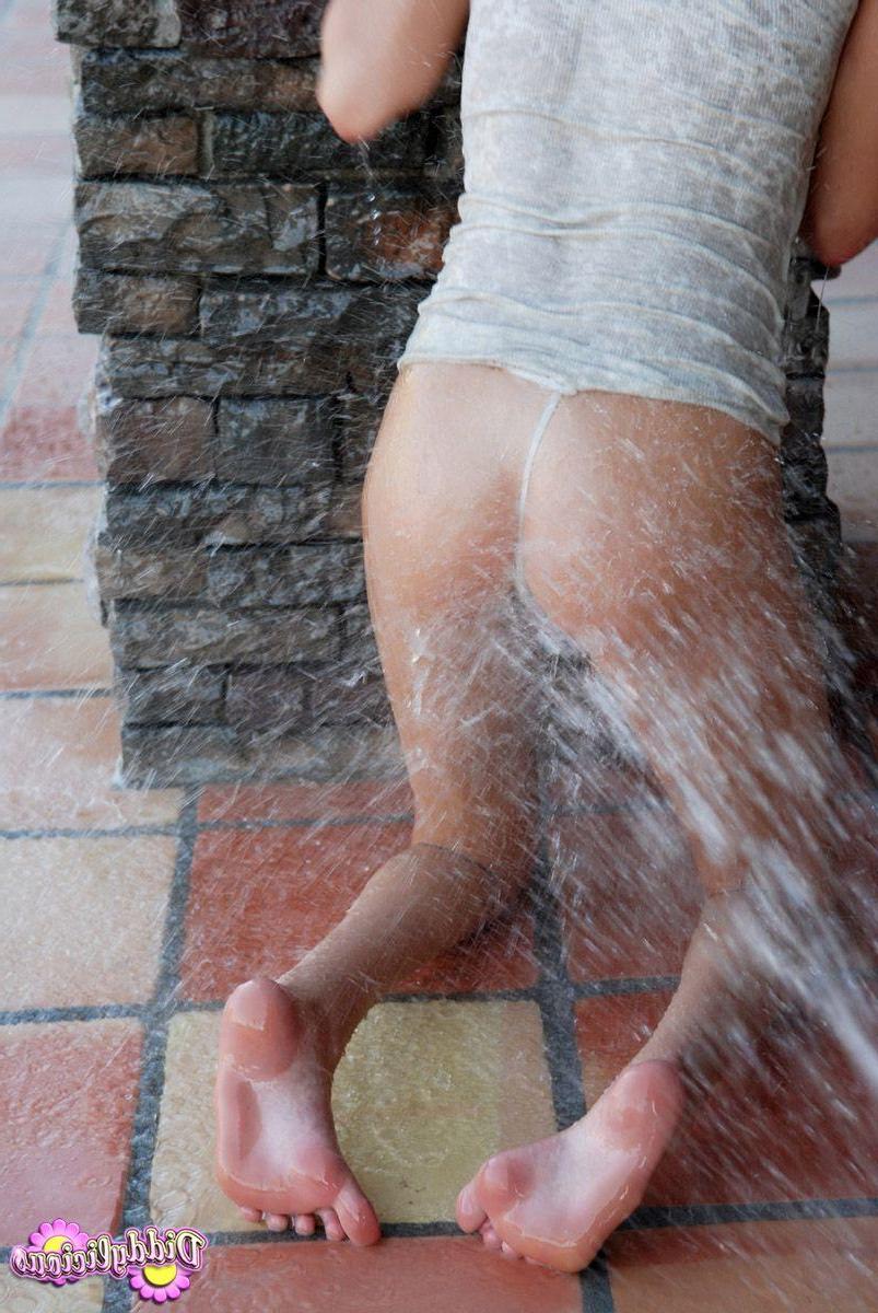 20P Pictures of teen babe Diddylicious getting all wet for you