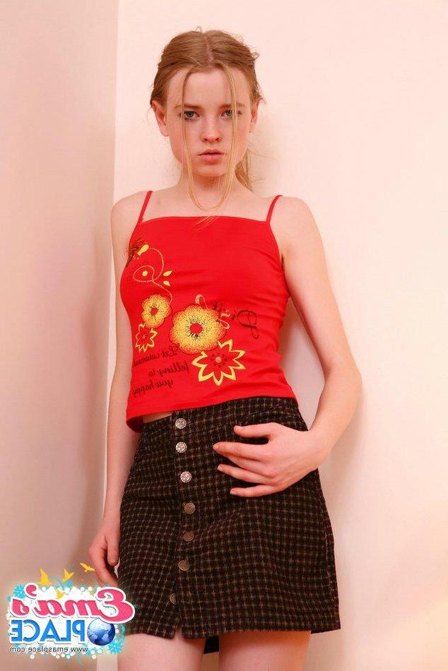 15P Pictures of teen Ema's Place strutting in her striped socks