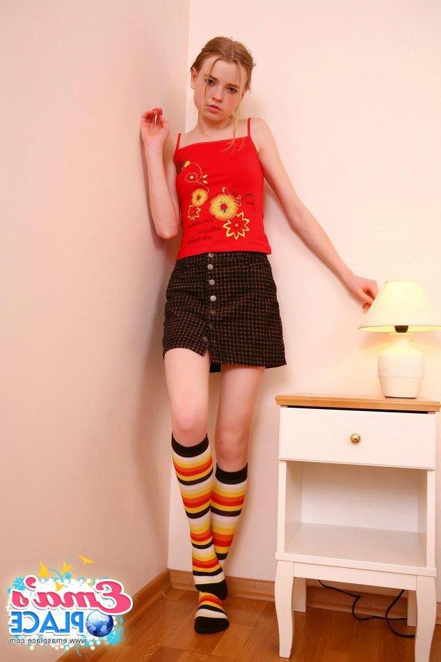 15P Pictures of teen Ema's Place strutting in her striped socks
