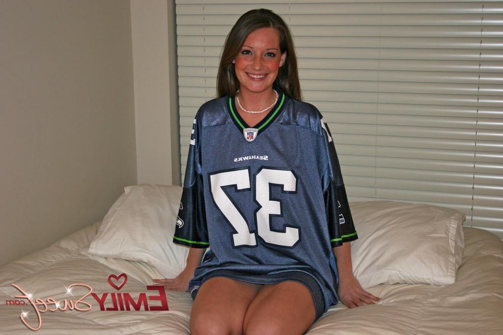 20P Pictures of teen Emily Sweet flashing her boobs