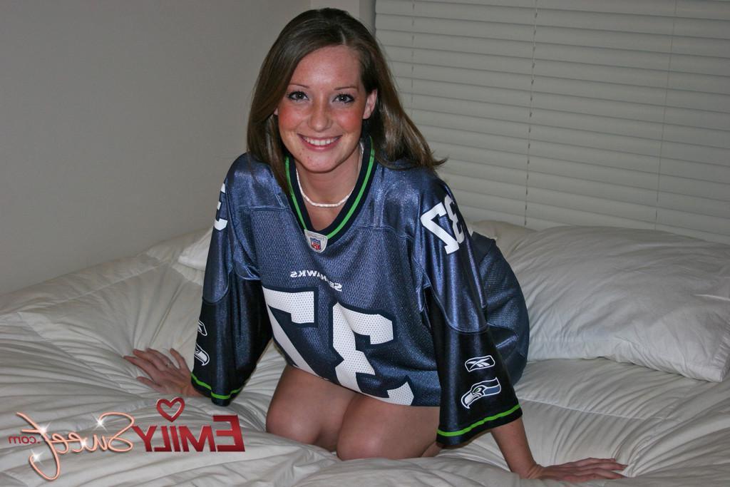 20P Pictures of teen Emily Sweet flashing her boobs