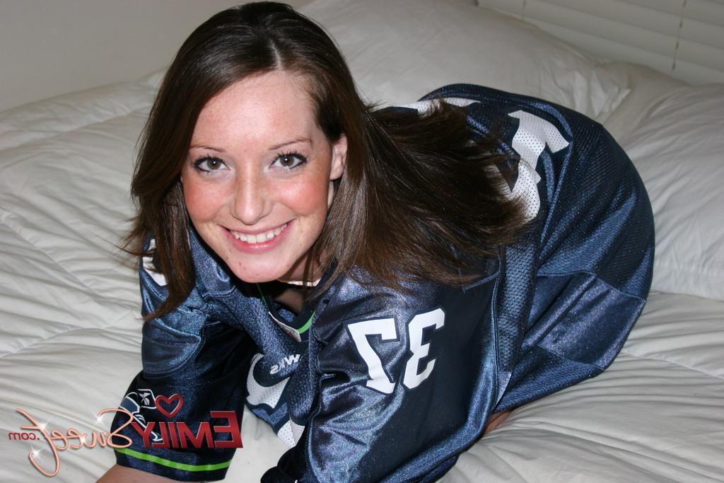 20P Pictures of teen Emily Sweet flashing her boobs