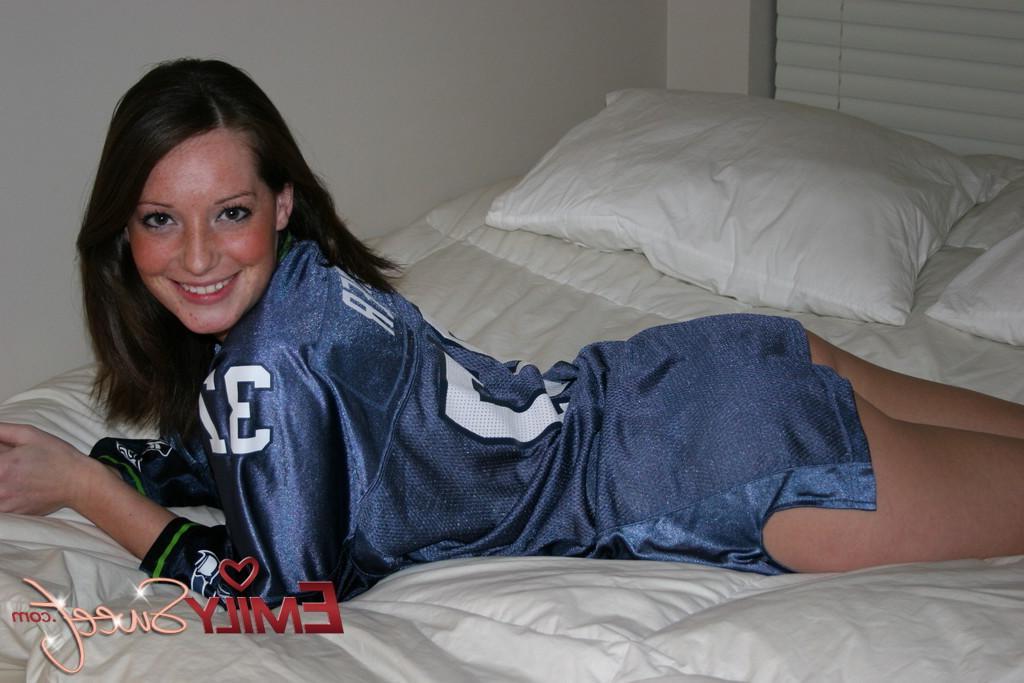 20P Pictures of teen Emily Sweet flashing her boobs