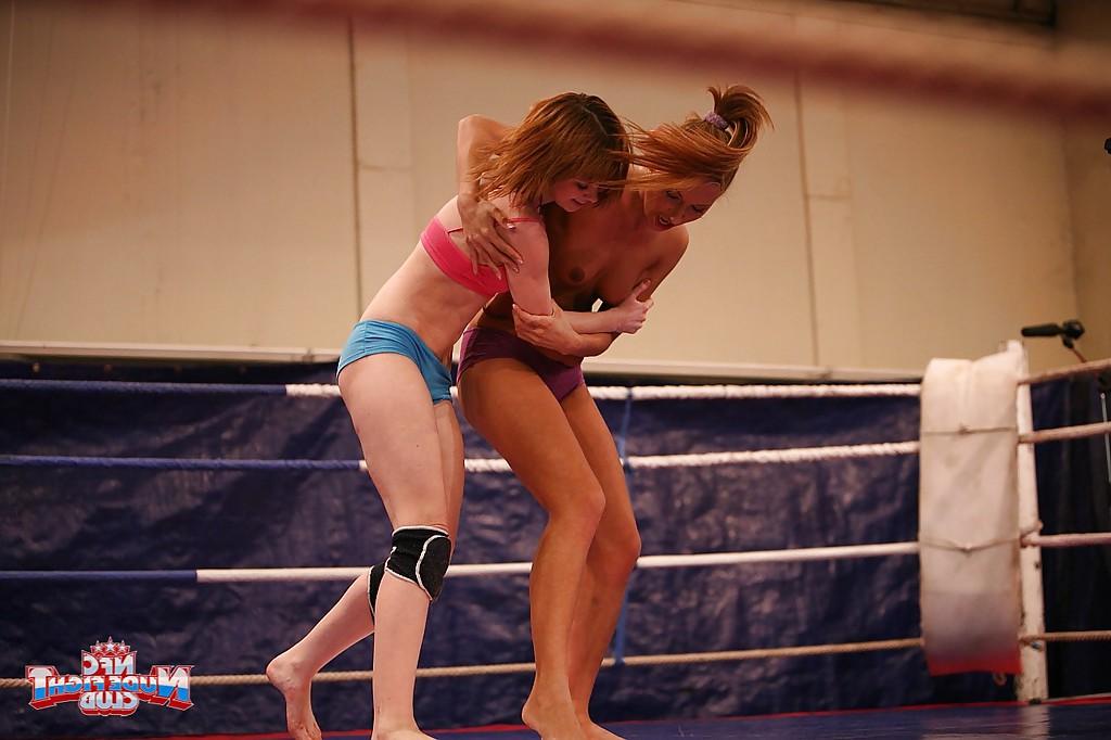 16P Judy Smile and Joanna Sweet kick off impressive lesbian catfight