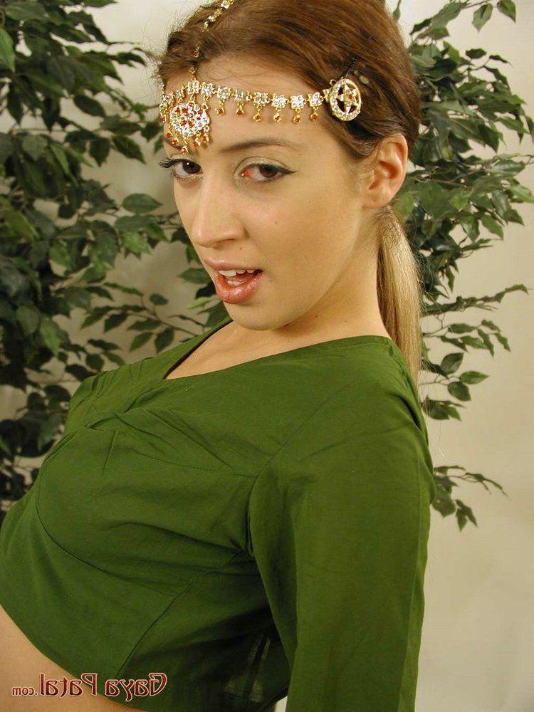 16P Pictures of Indian teen Gaya Patal sucking cock