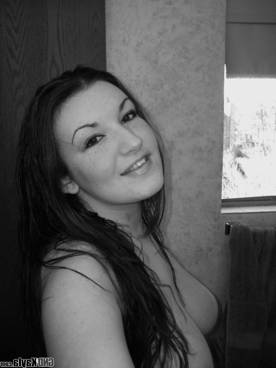 16P Pictures of teen porn girl GND Kayla showing off her big round boobs