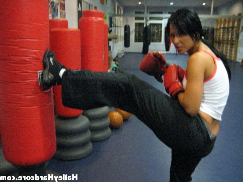 15P Pictures of Hailey Hardcore masturbating after boxing practice