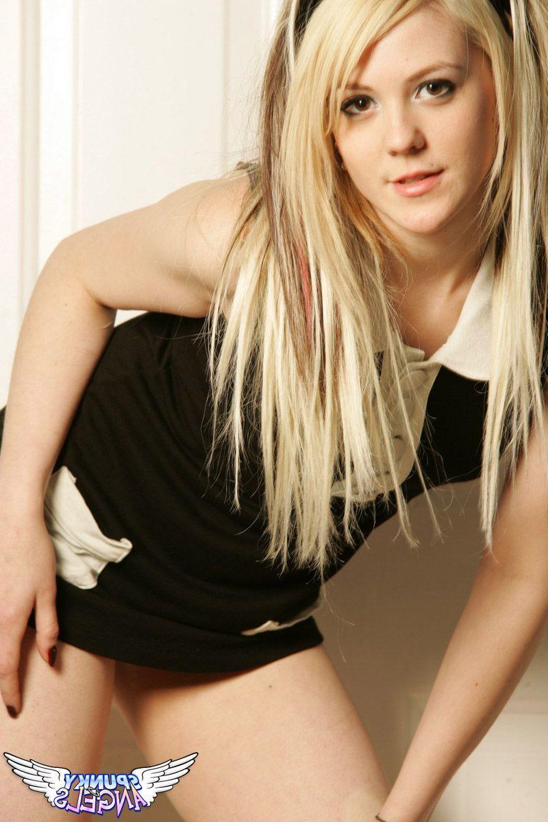 20P Pictures of teen model Haley teasing in her sexy boots