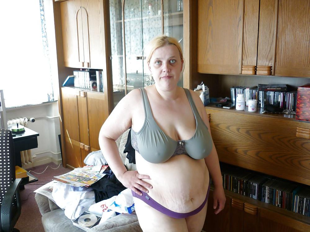20P Saggy tits in bikini.