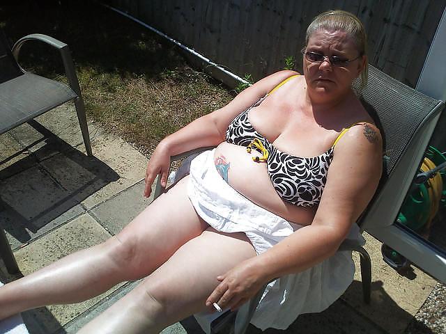 20P Saggy tits in bikini.