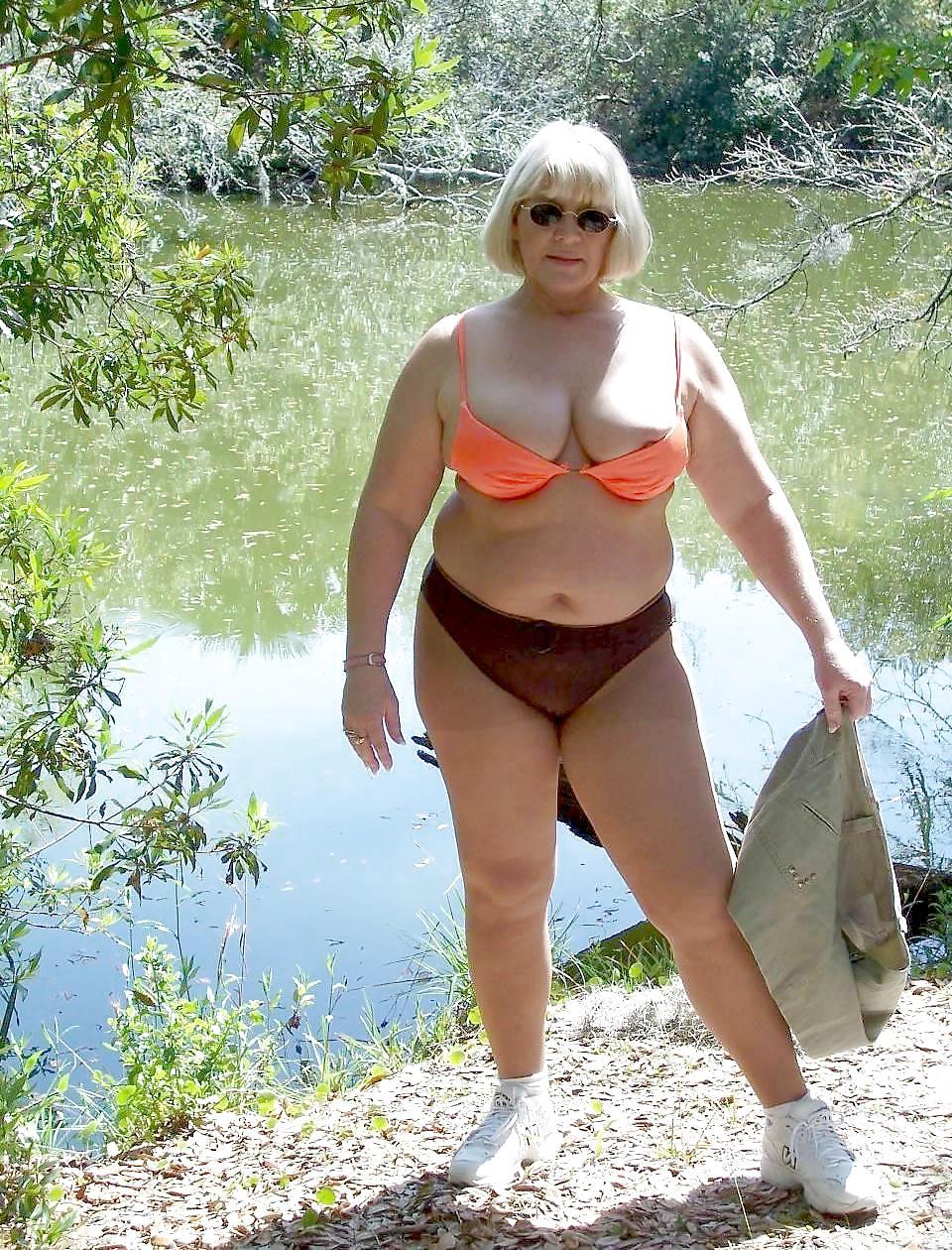 20P Saggy tits in bikini.