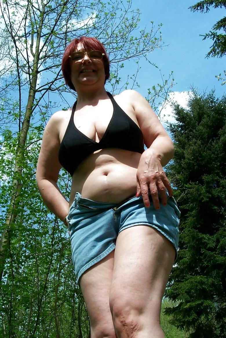 20P Saggy tits in bikini.