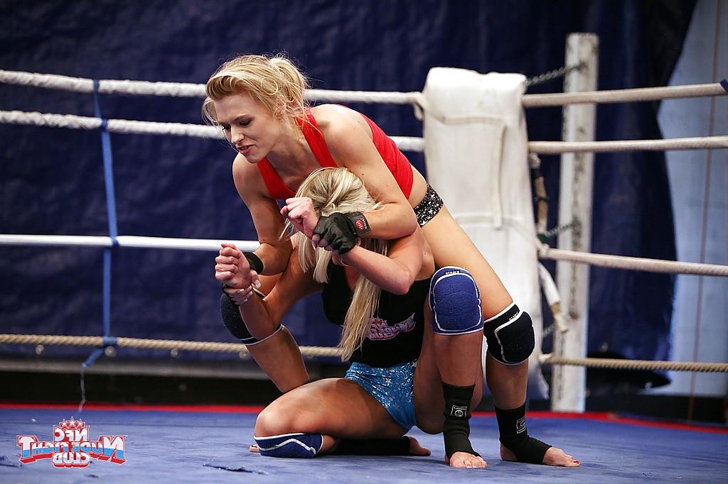16P Michelle Moist & Laura Crystal get some pussy pleasure after catfight