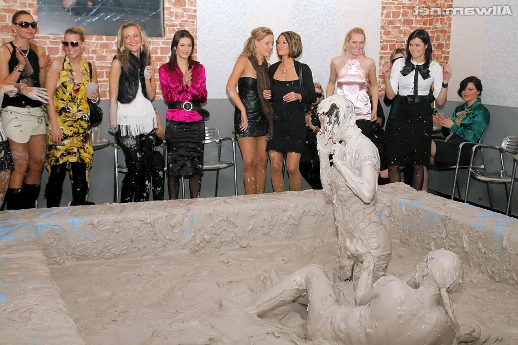 16P Kinky european fashionistas having some messy catfight fun