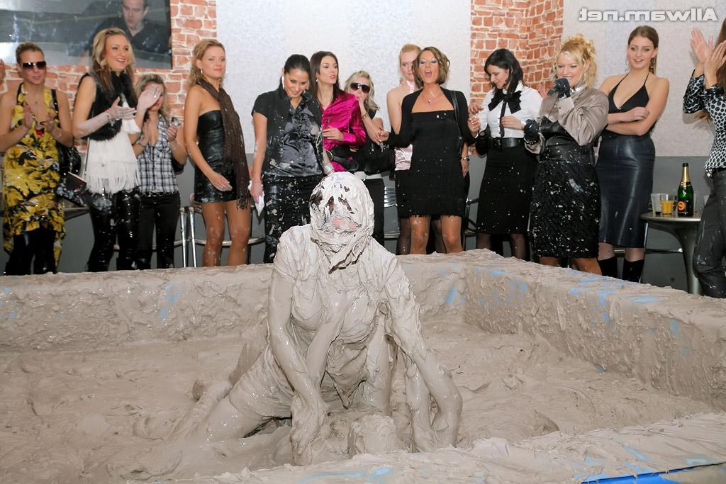 16P Kinky european fashionistas having some messy catfight fun