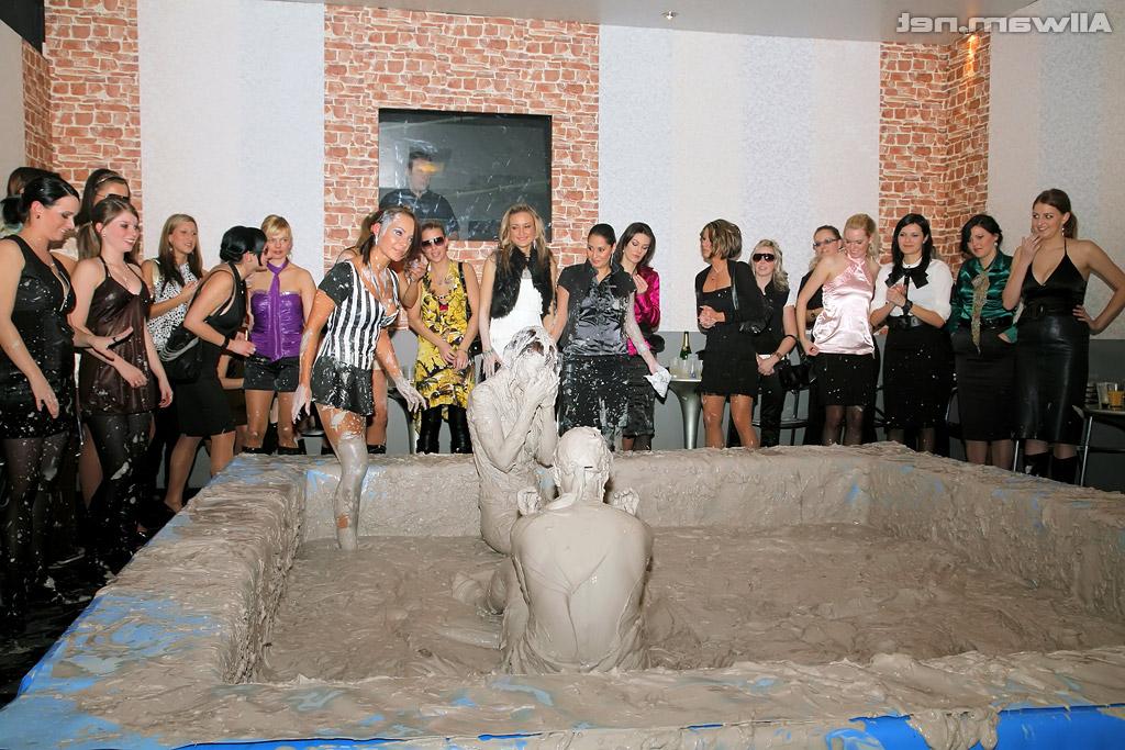16P Kinky european fashionistas having some messy catfight fun