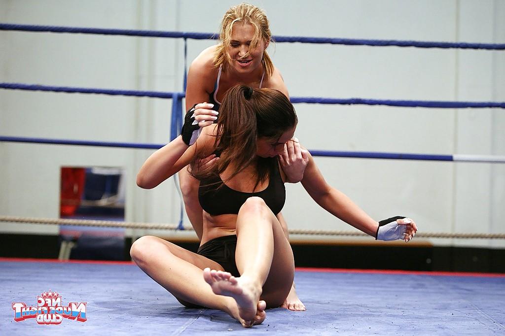 16P Rough catfight of two sporty MILFs ends up with lesbian sex