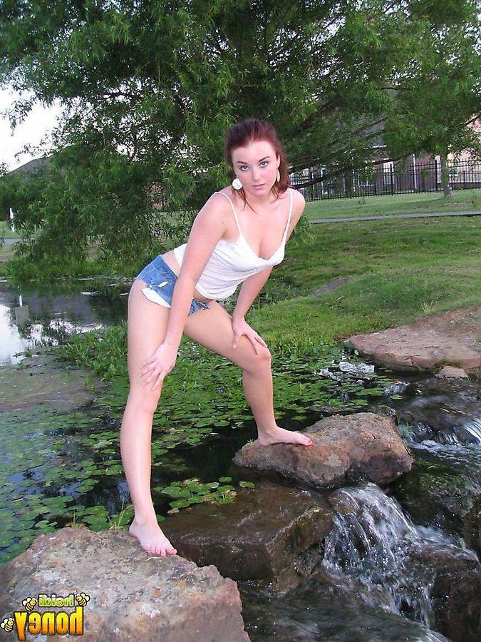 20P Pictures of Heidi getting her shirt all wet