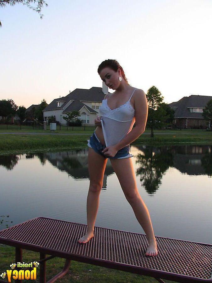 20P Pictures of Heidi getting her shirt all wet