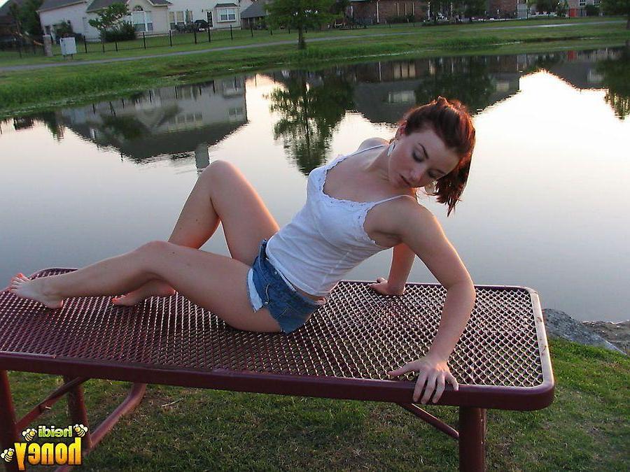 20P Pictures of Heidi getting her shirt all wet