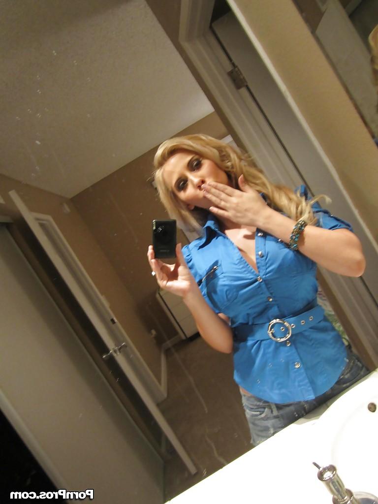 16P Madison Ivy strips for amateur photoshoot and shows her beautiful ass