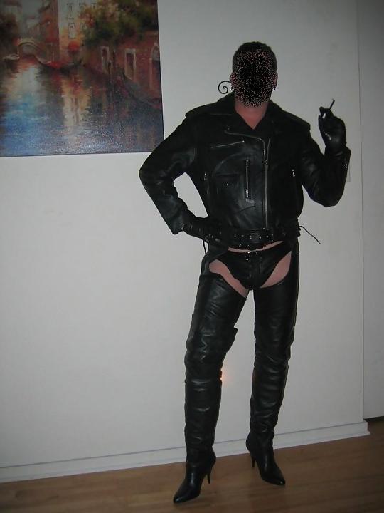 6P Just Me at Home in my Leathers and Thigh High Boots.