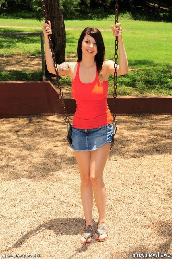 15P Pictures of teen chick Ivy Snow masturbating in a park