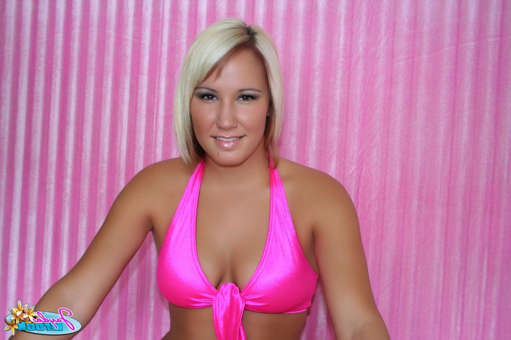 20P Pictures of Jayda Brook stripping off her clothes for you