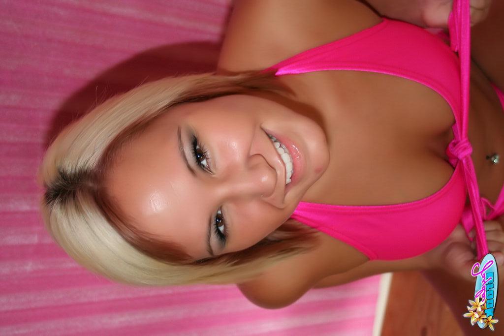 20P Pictures of Jayda Brook stripping off her clothes for you