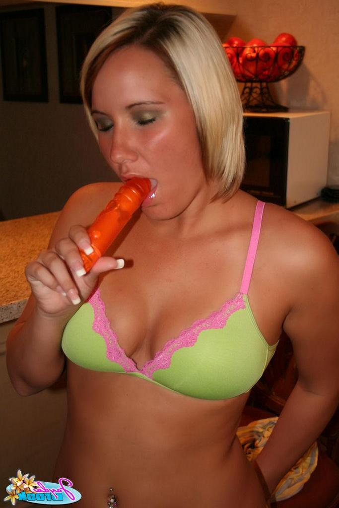 20P Pictures of Jayda Brook playing with a toy