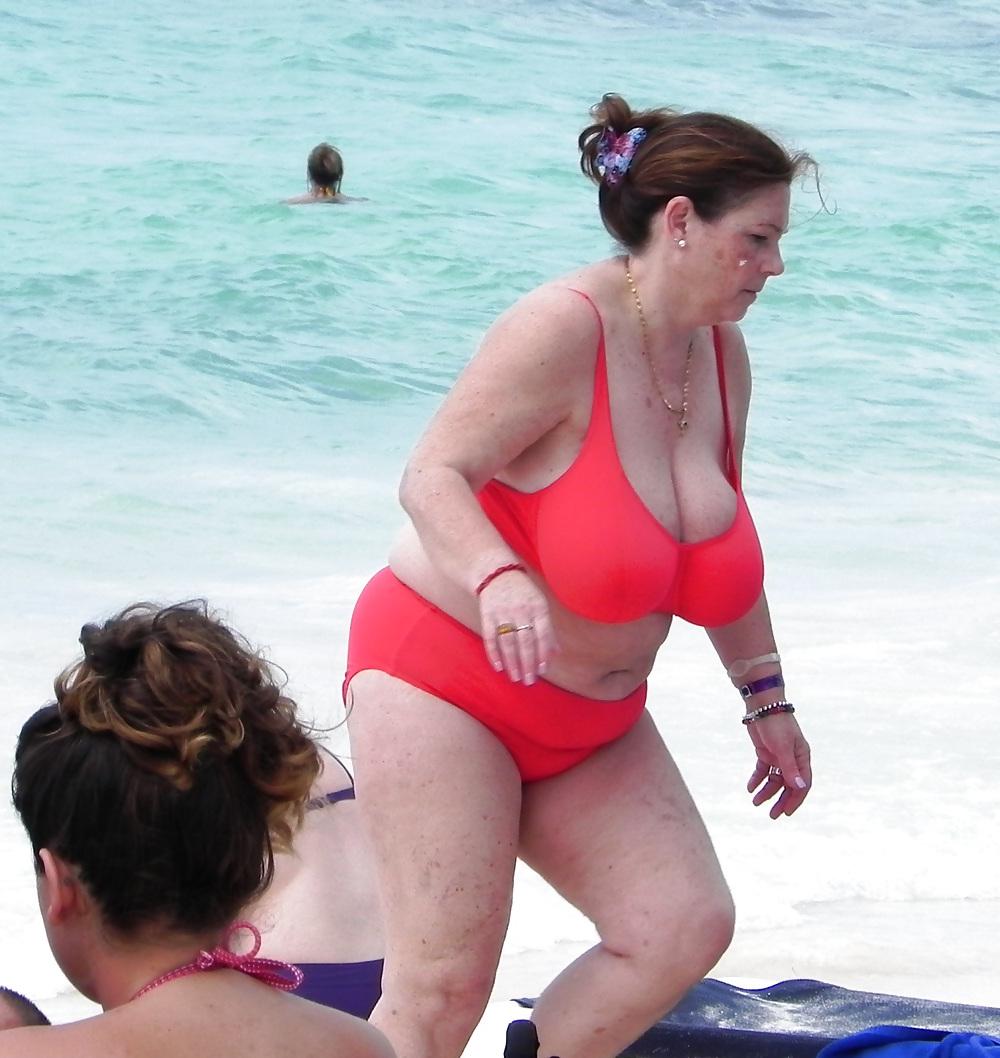 25P Mature boobs beach
