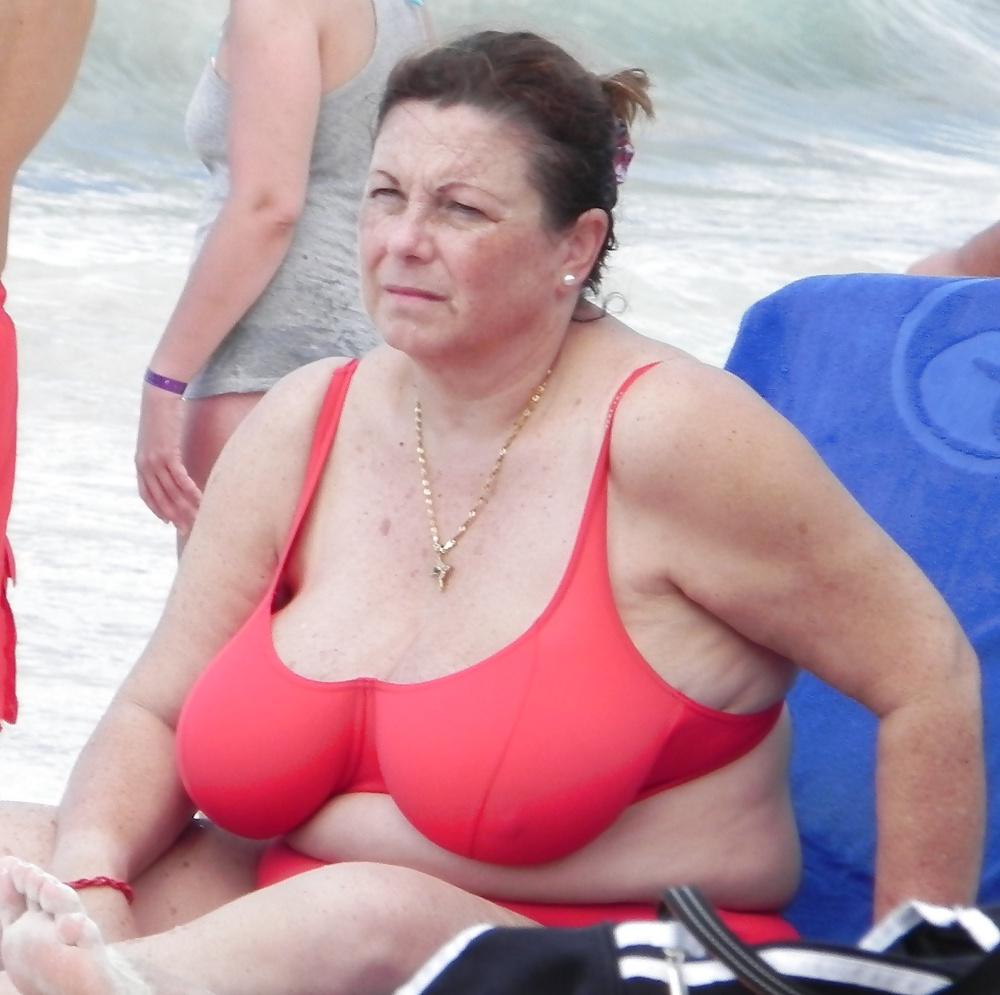 25P Mature boobs beach
