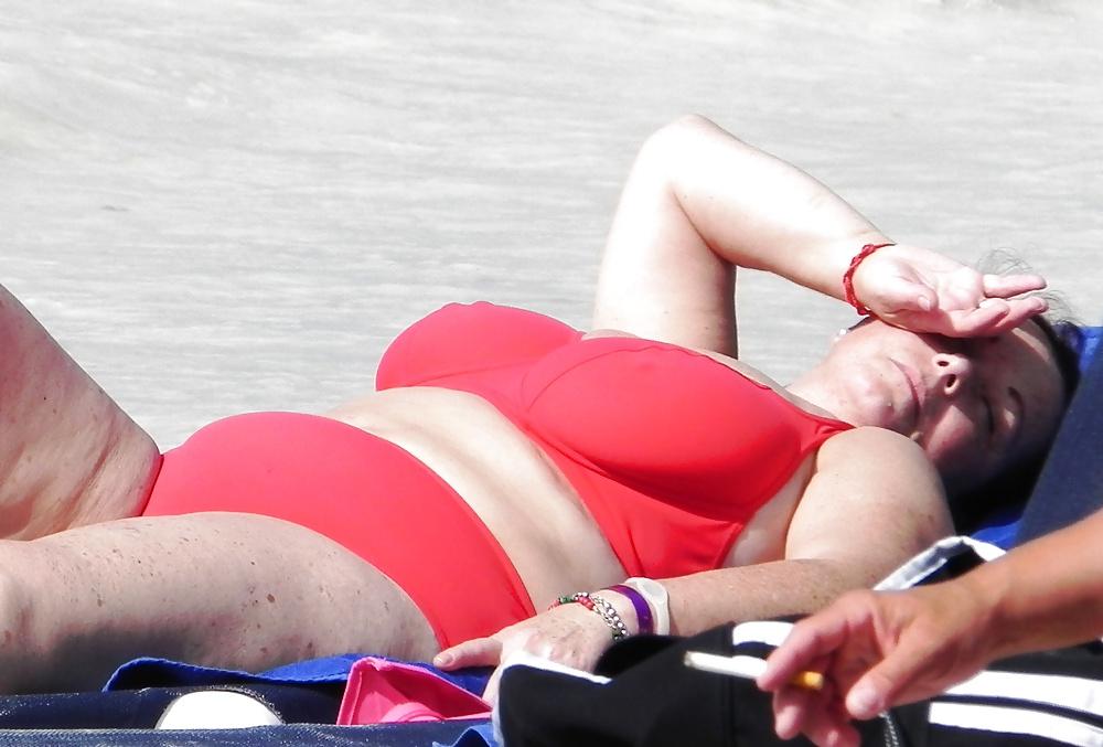 25P Mature boobs beach