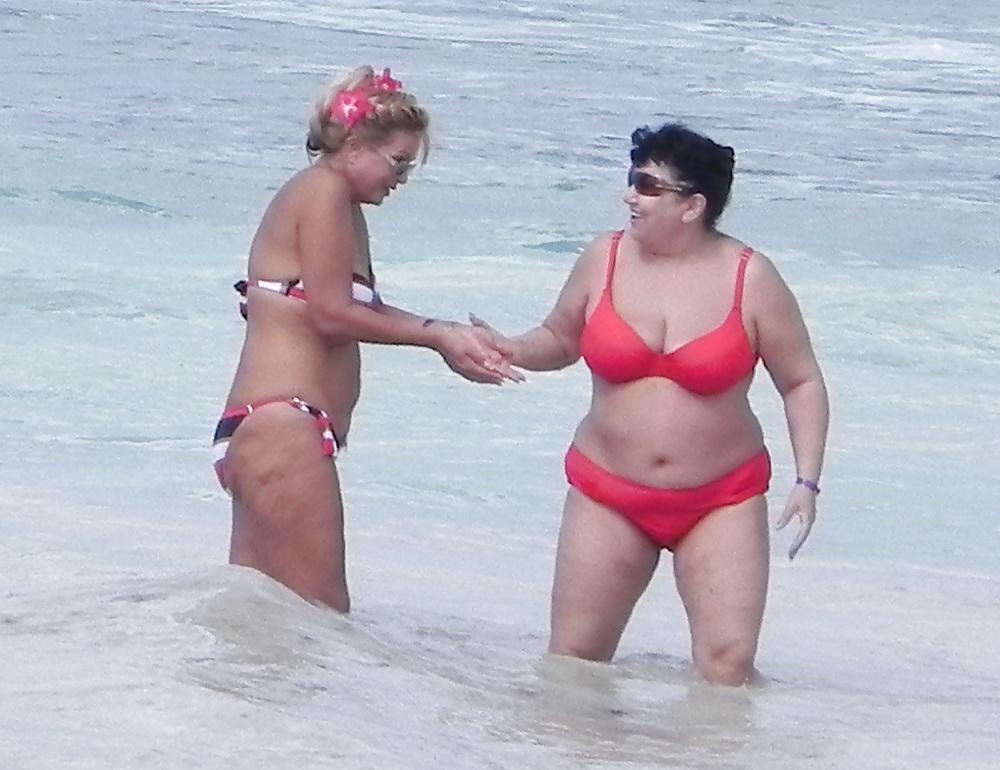 25P Mature boobs beach