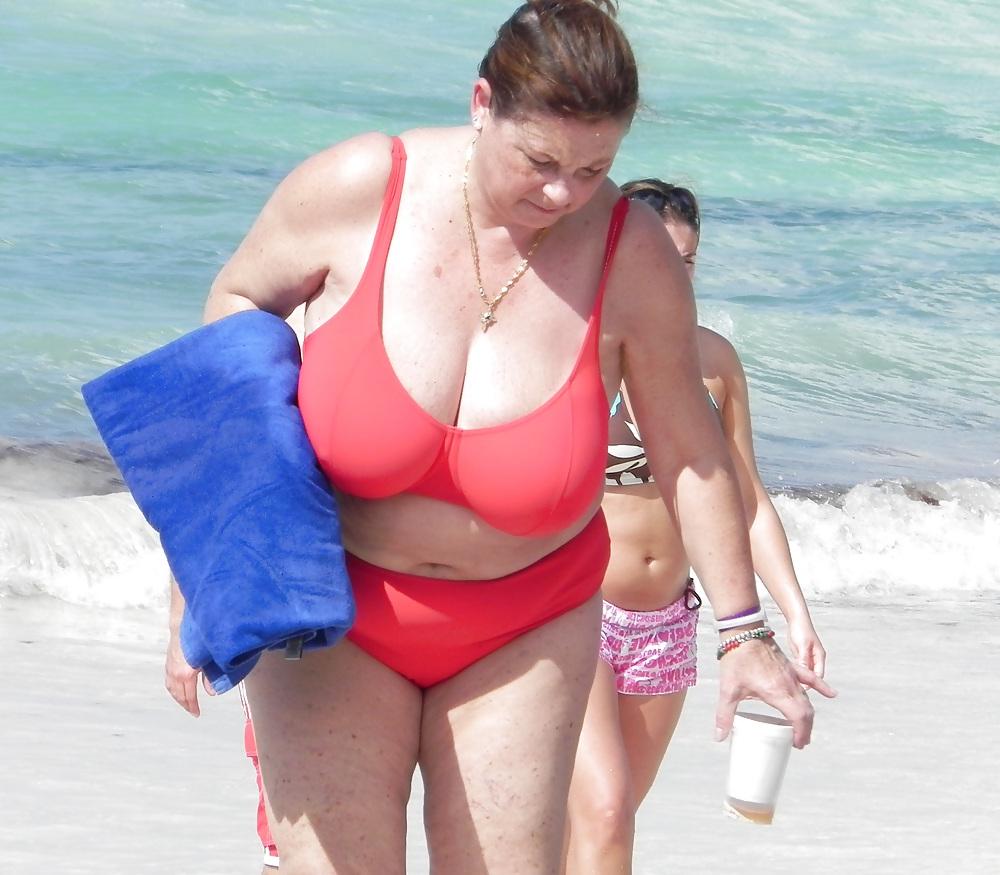 25P Mature boobs beach