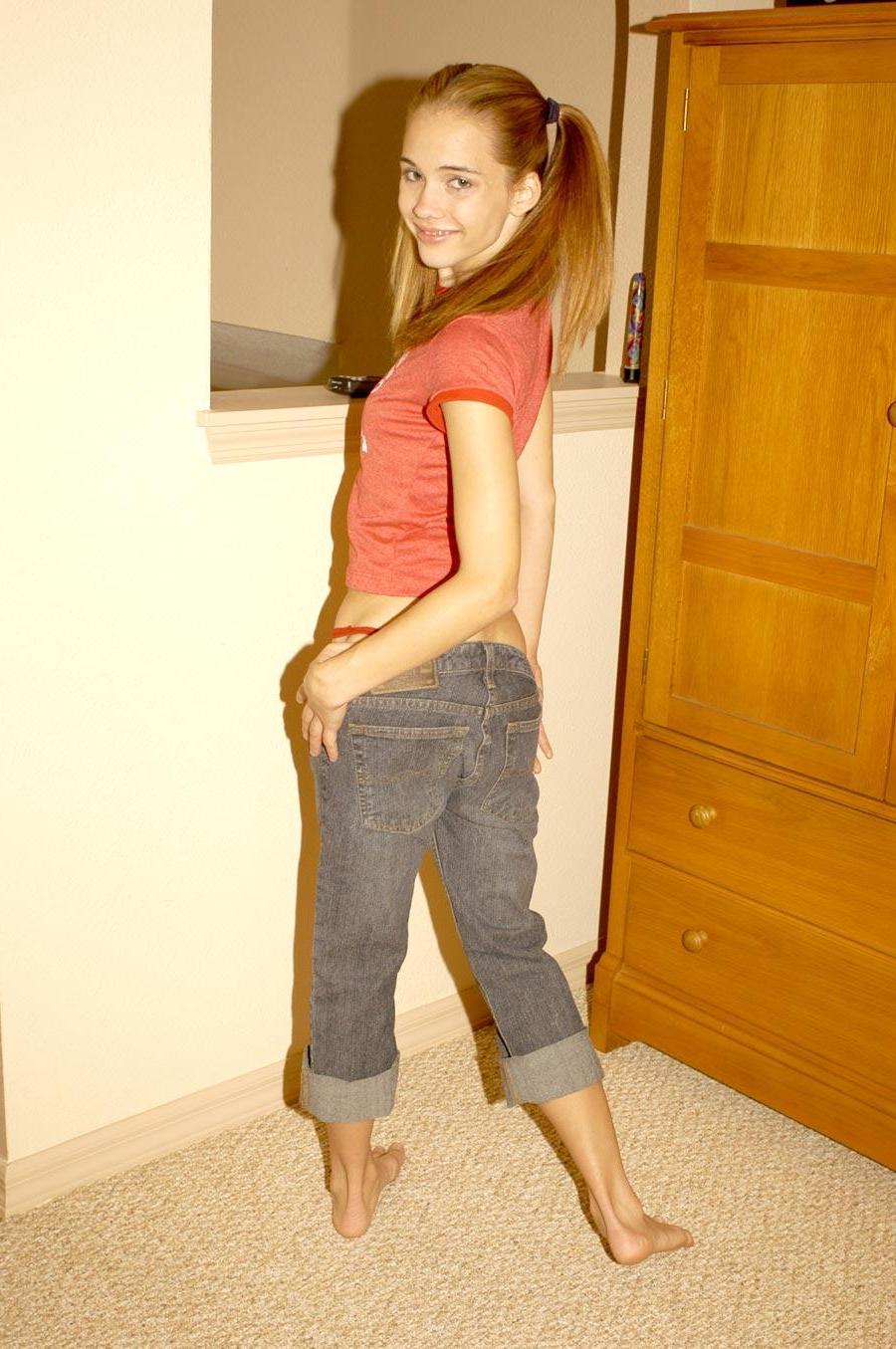 16P Pictures of teen hottie Jenny Heart having some hot phone sex