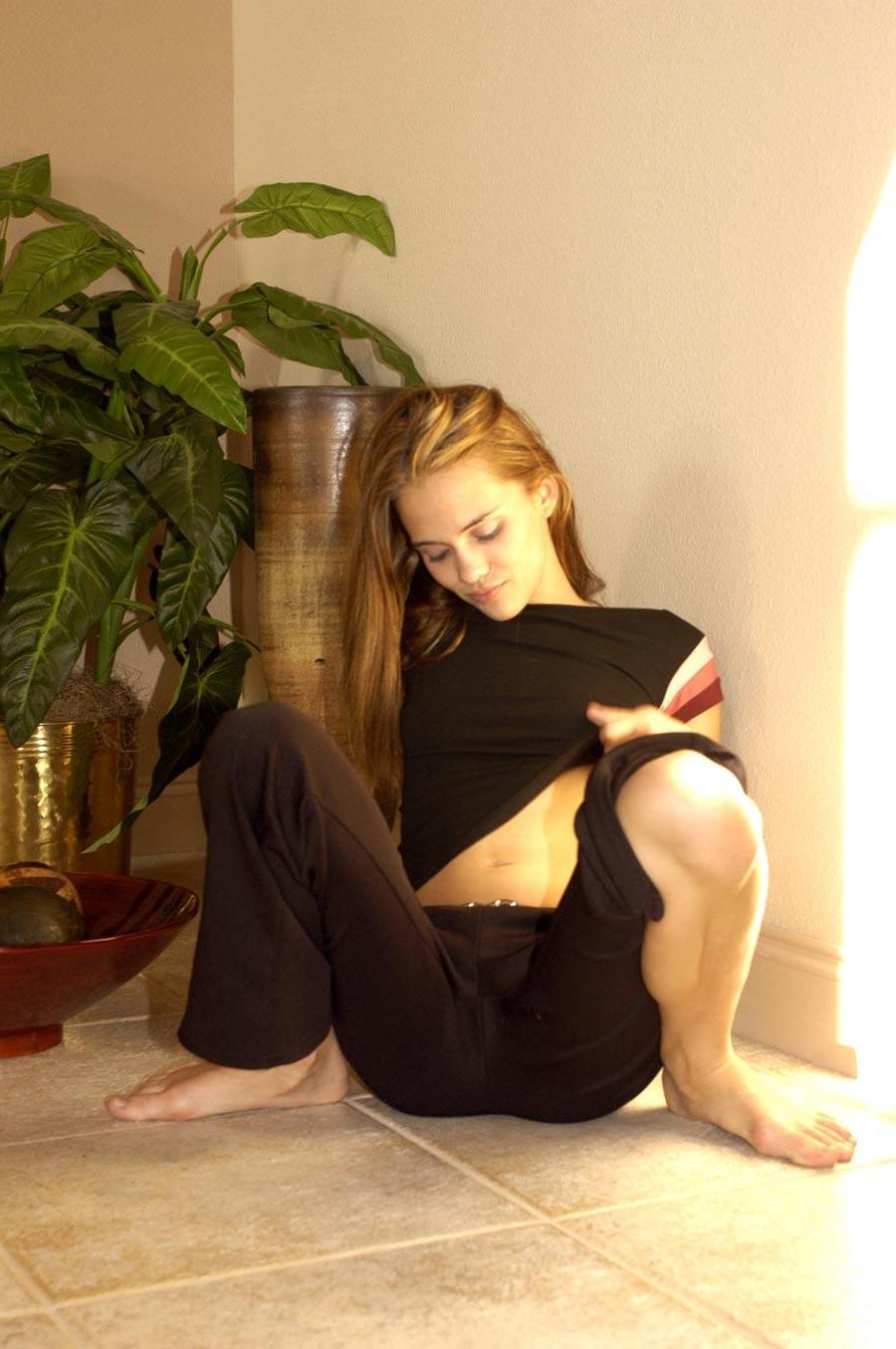 16P Pictures of Jenny Heart masturbating on the living room floor