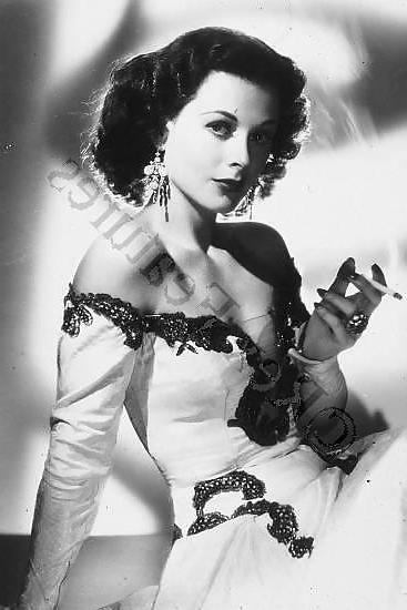 25P Beautiful Women Smoking B&W 005