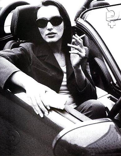 25P Beautiful Women Smoking B&W 005