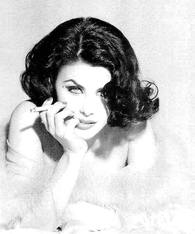25P Beautiful Women Smoking B&W 005