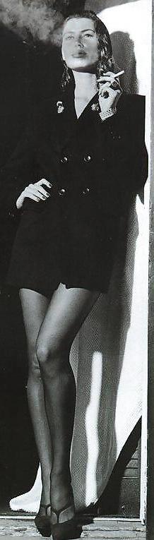 25P Beautiful Women Smoking B&W 005