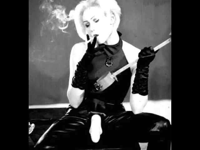 25P Beautiful Women Smoking B&W 005