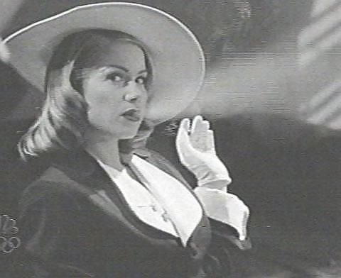 25P Beautiful Women Smoking B&W 005