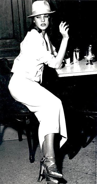 25P Beautiful Women Smoking B&W 005