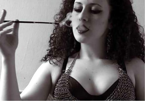 25P Beautiful Women Smoking B&W 010