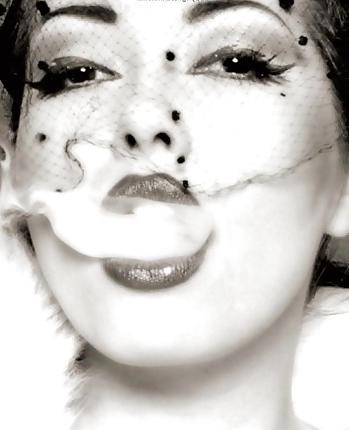 25P Beautiful Women Smoking B&W 010