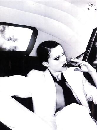 25P Beautiful Women Smoking B&W 010