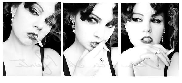 25P Beautiful Women Smoking B&W 010