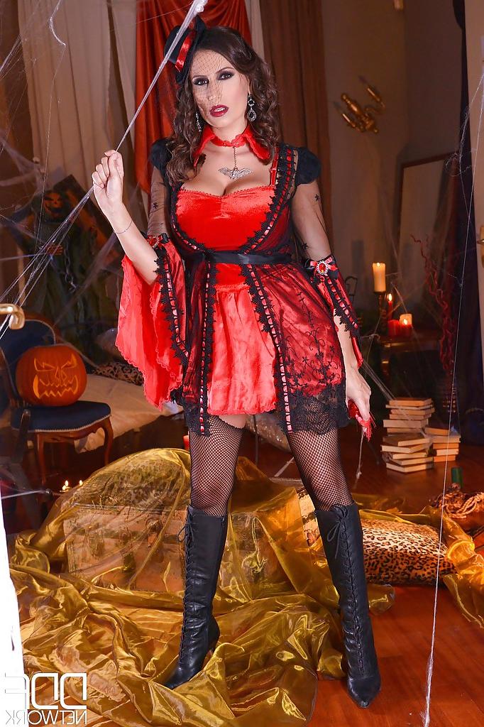16P Retro garbed European MILF Sensual Jane unveiling large juggs in boots