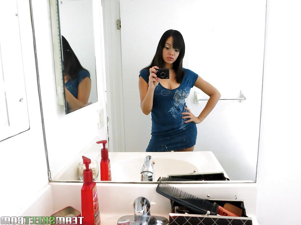 16P Bosomy ebony amateur Stacey Foxxx getting naked and picturing herself